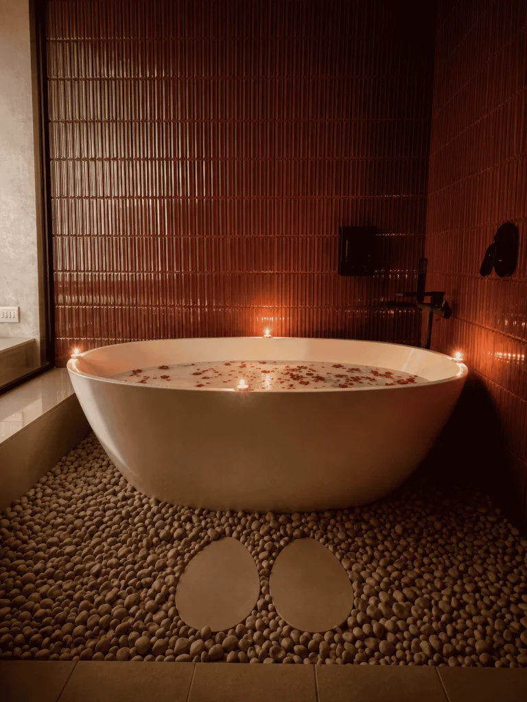 romantic bathtub suite in south delhi